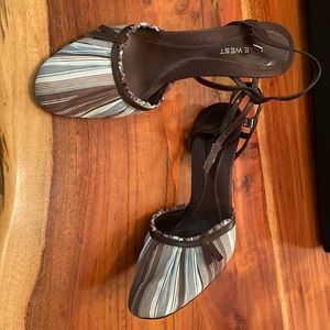 Great brown and blue fabric Nine West sling back mid high heel shoe (size 10)